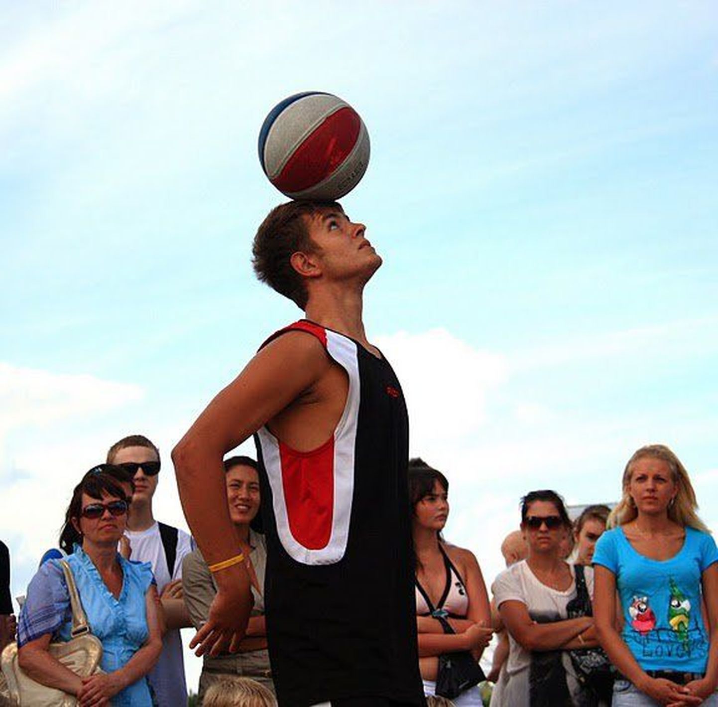 Roman Fedorenko on korvpalli trikke näidanud mitmel pool Eestis ja välismaalgi.