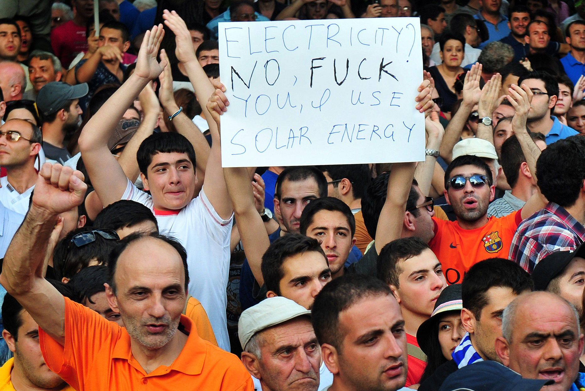 Армяне протестуют против повышения цен на электроэнергию.