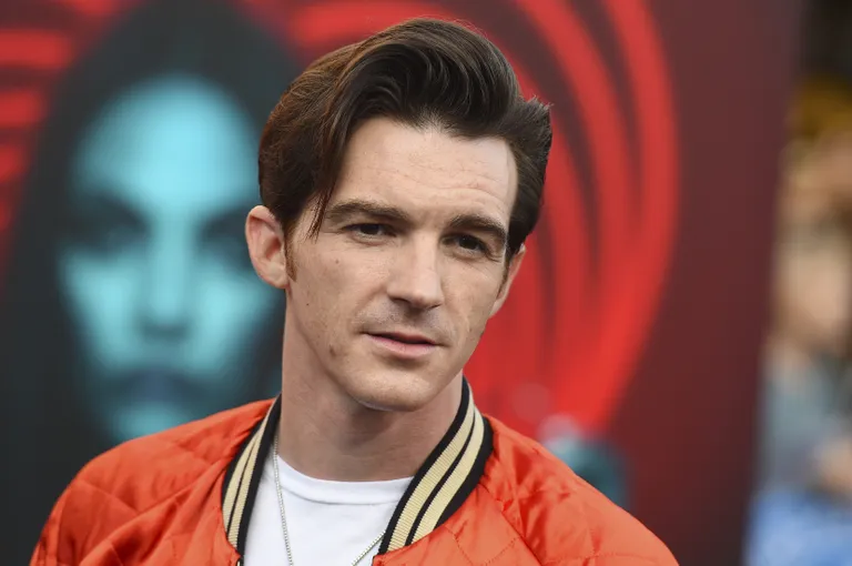 Endine lapsnäitleja Drake Bell (pildil) tunnistas, et Nickelodeoni lastesaate tegemise käigus Brian Peck seksuaaselt kuritarvitas teda.