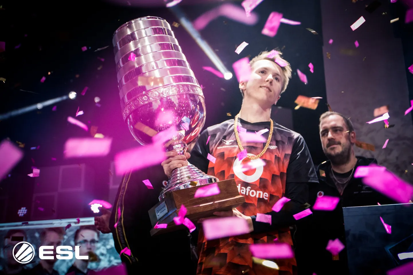 Ropz võitjakarikaga