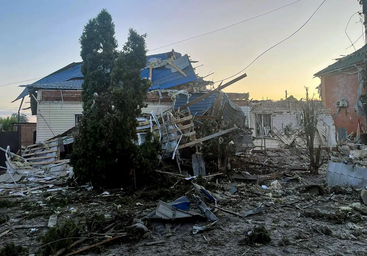 Purustatud maja Venemaal Kurski oblastis, mille lähedal käisid eile lahingud Vene ja Ukraina sõdurite vahel.