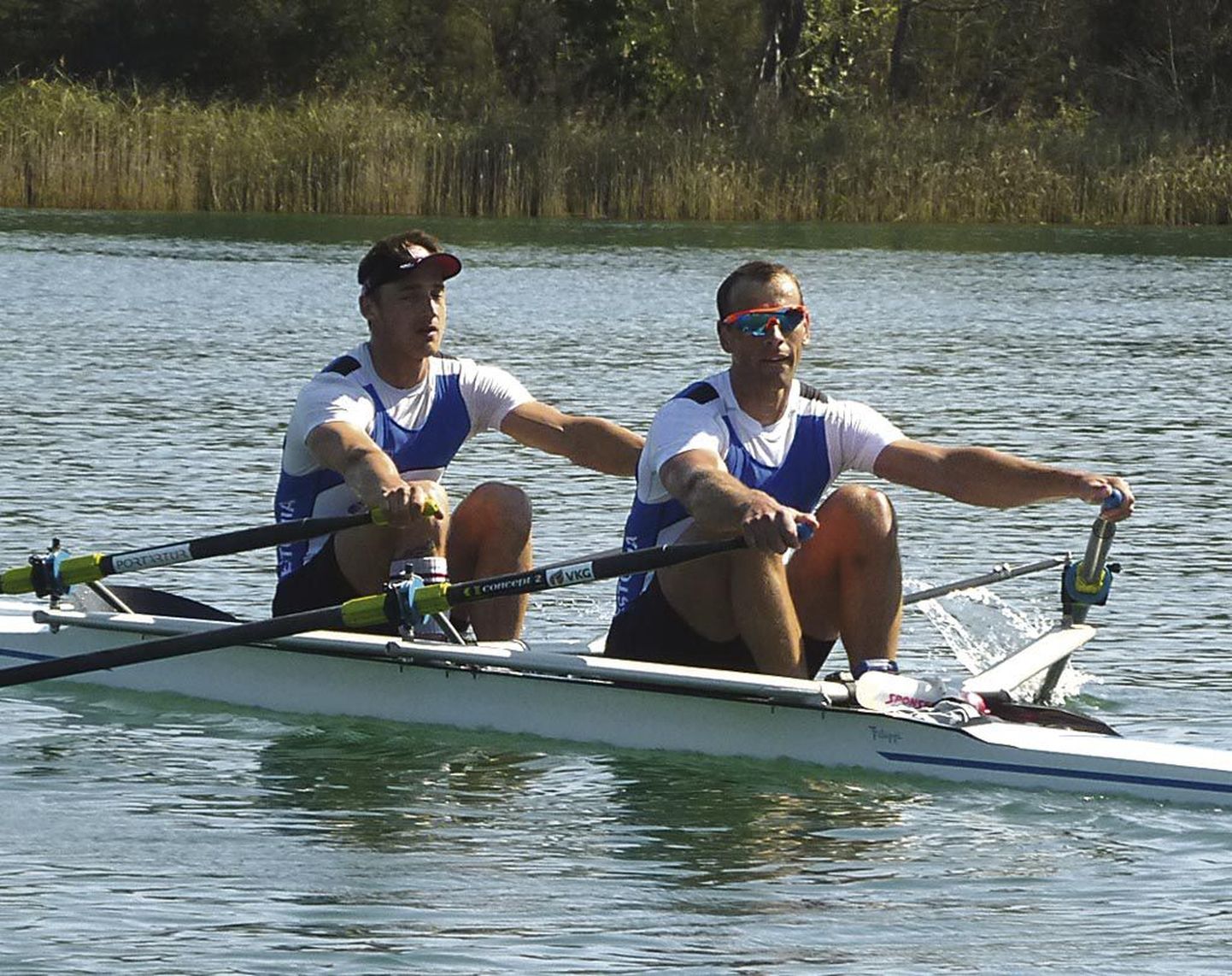 Horvaatias harjutati peagi algavale hooajale ja eelkõige olümpiale mõeldes igasugustes kooslustes, nii sõitsid kahepaadis Allar Raja (vasakul) ja Tõnu Endrekson.