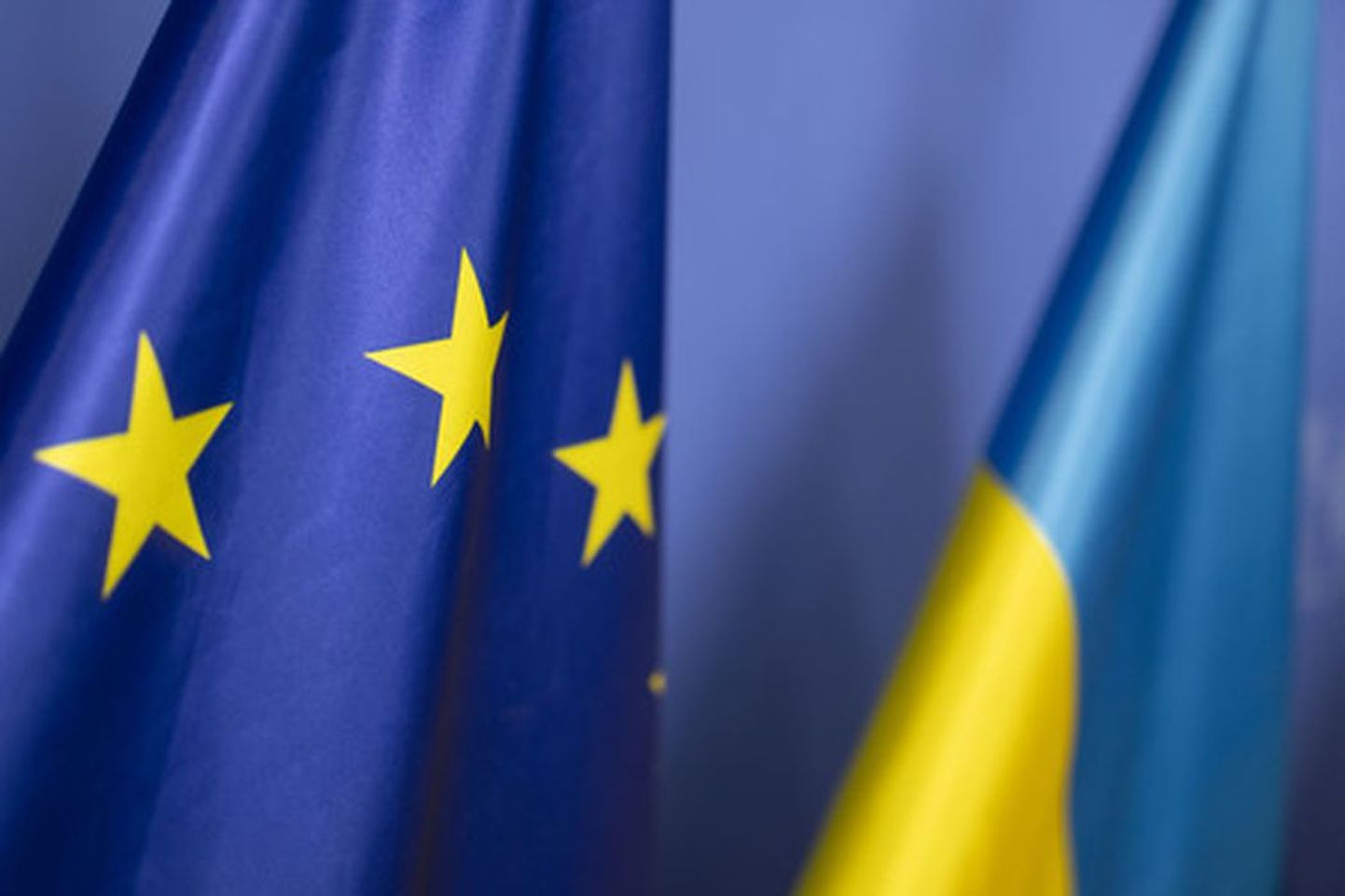 Eiropas Savienības un Ukrainas karogs