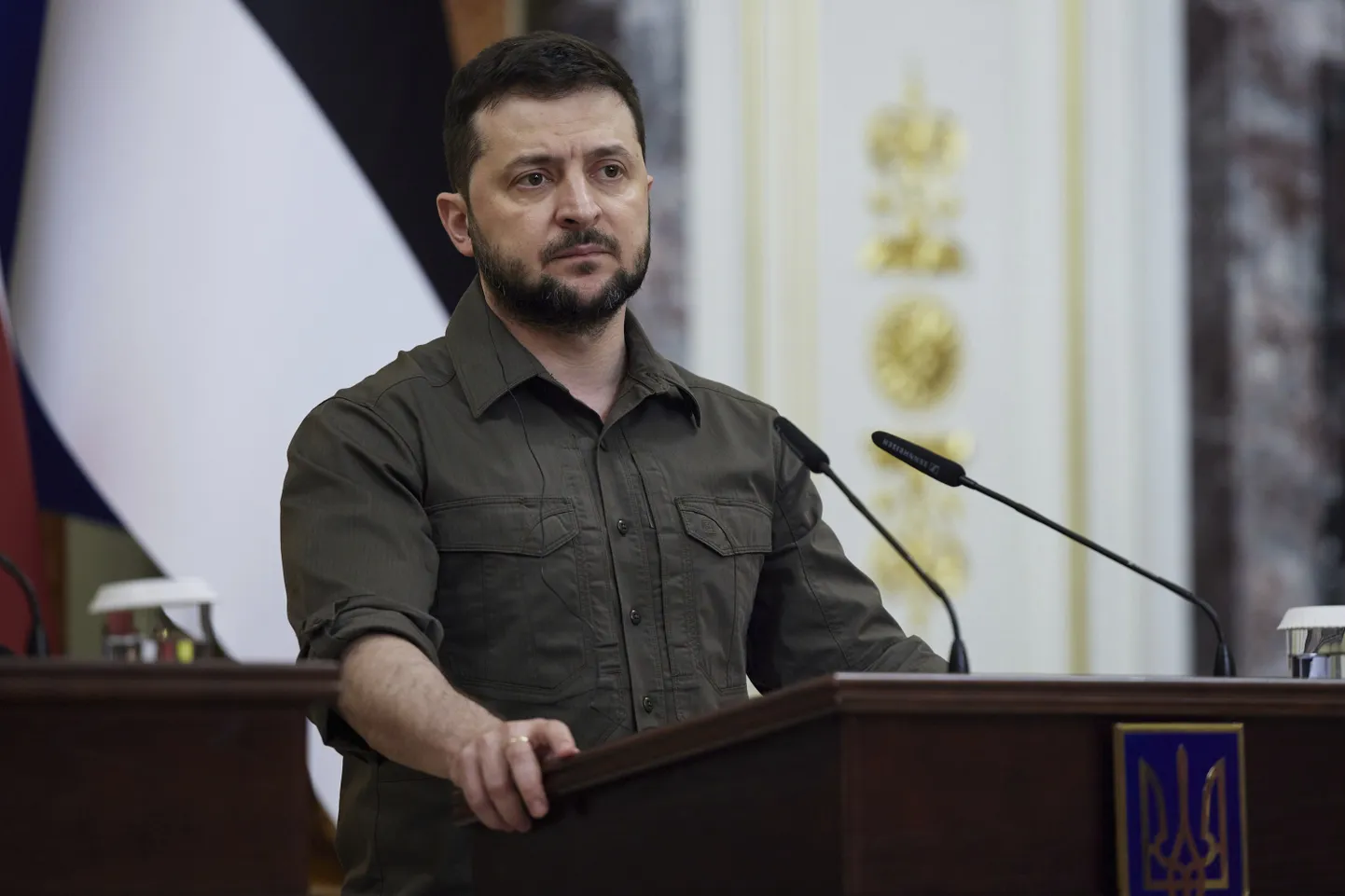 Ukraina president Volodõmõr Zelenskõi kolmapäeval pressikonverentsil Kiievis koos Balti riikide ja Poola presidentidega.