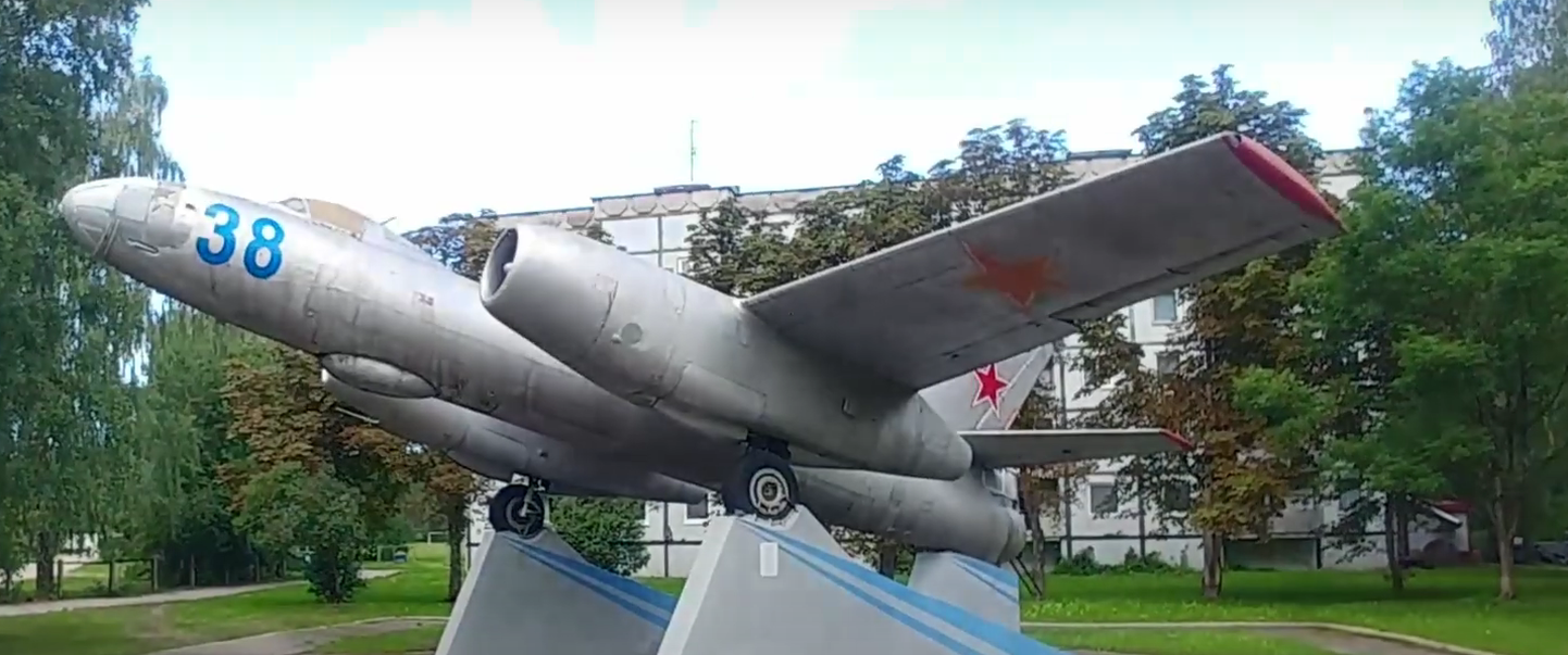 Памятник Ил-28