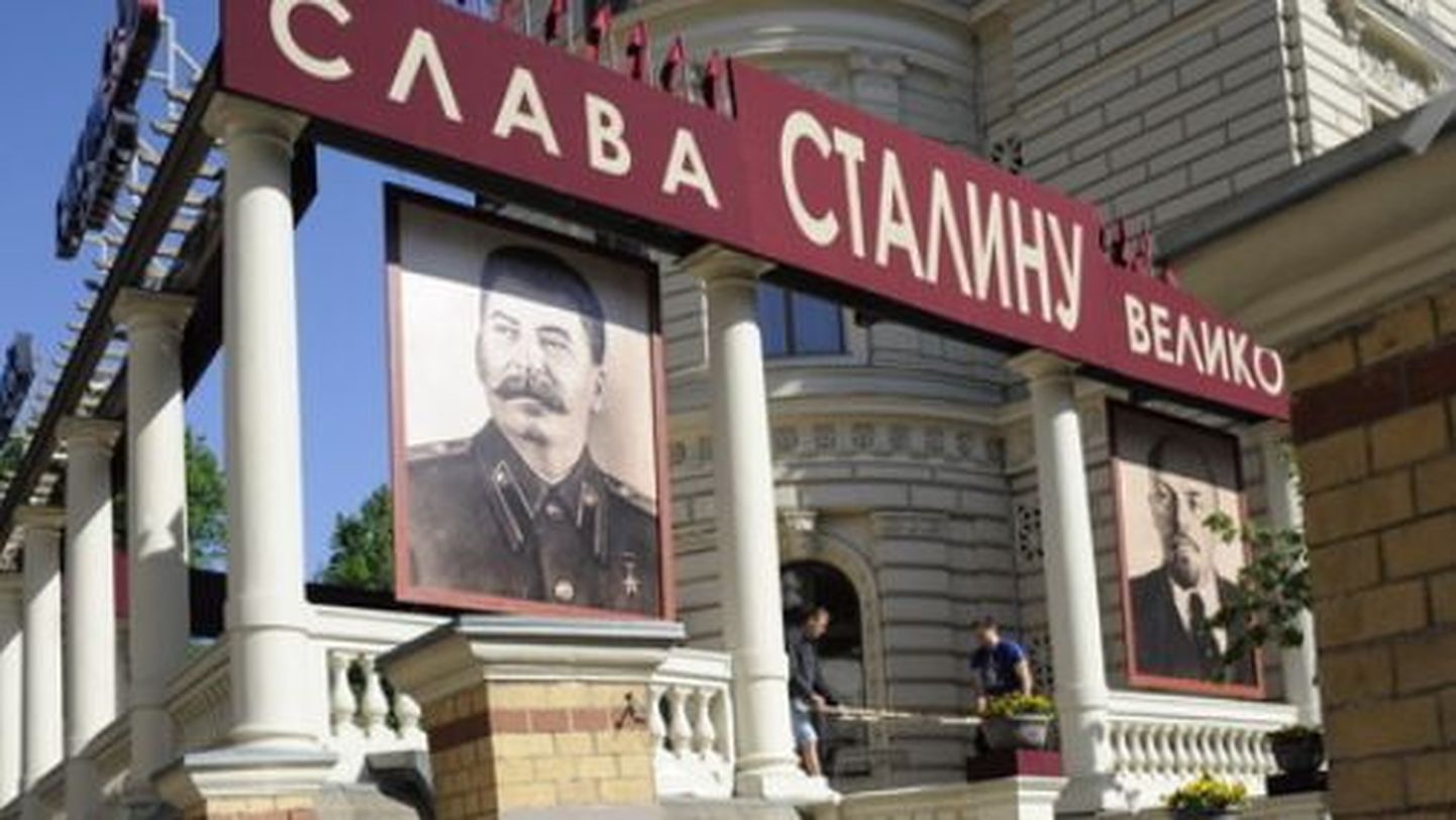 Портрет Сталина возмутил правого политика.