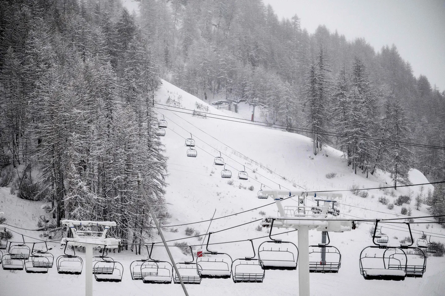 Tühjad suusaliftid Val d'Isere'is Pratsusmaal