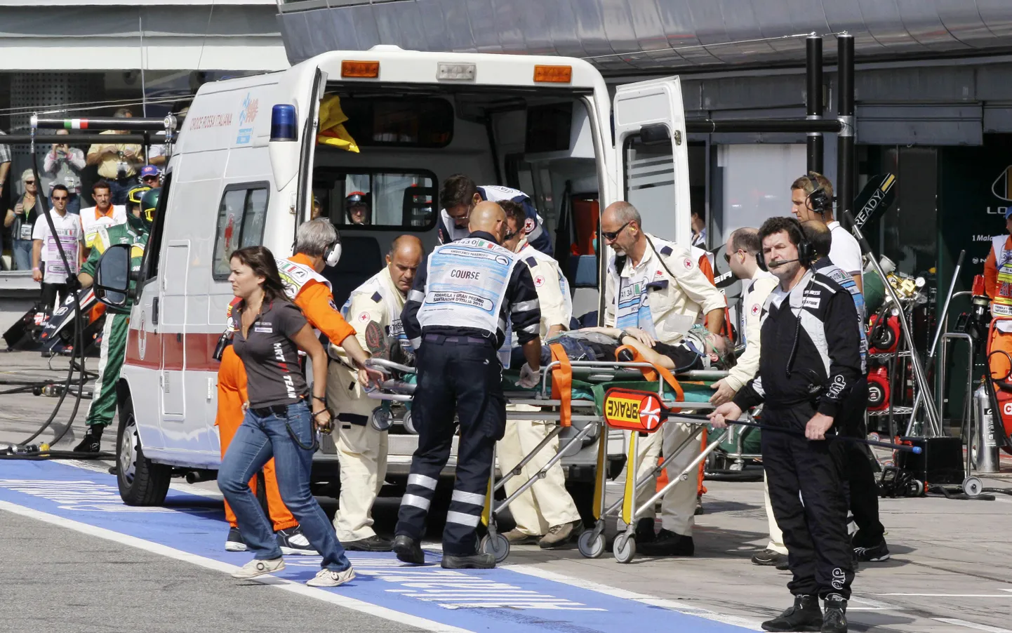 Sakon Yamamoto autolt löögi saanud mehaanik toimetati kohe pärast õnnetust haiglasse.