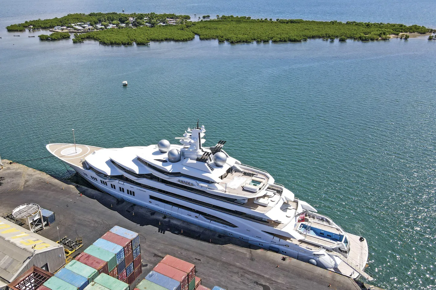 Superjaht Amadea Fidžil Lautoka sadamas. Fidži arestis jahi USA palvel
