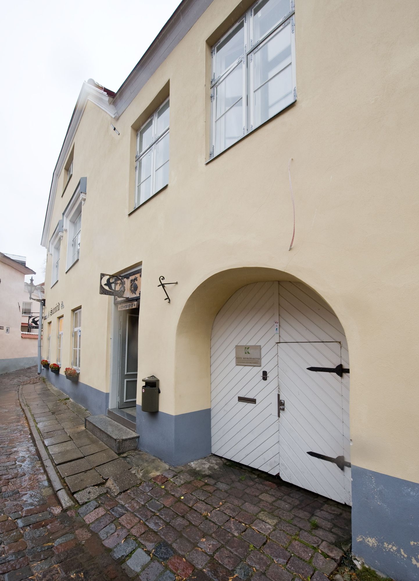 Võlgade katteks müüdud endine Keskerakonna peakontor Toompeal Toom-Rüütli tänaval.