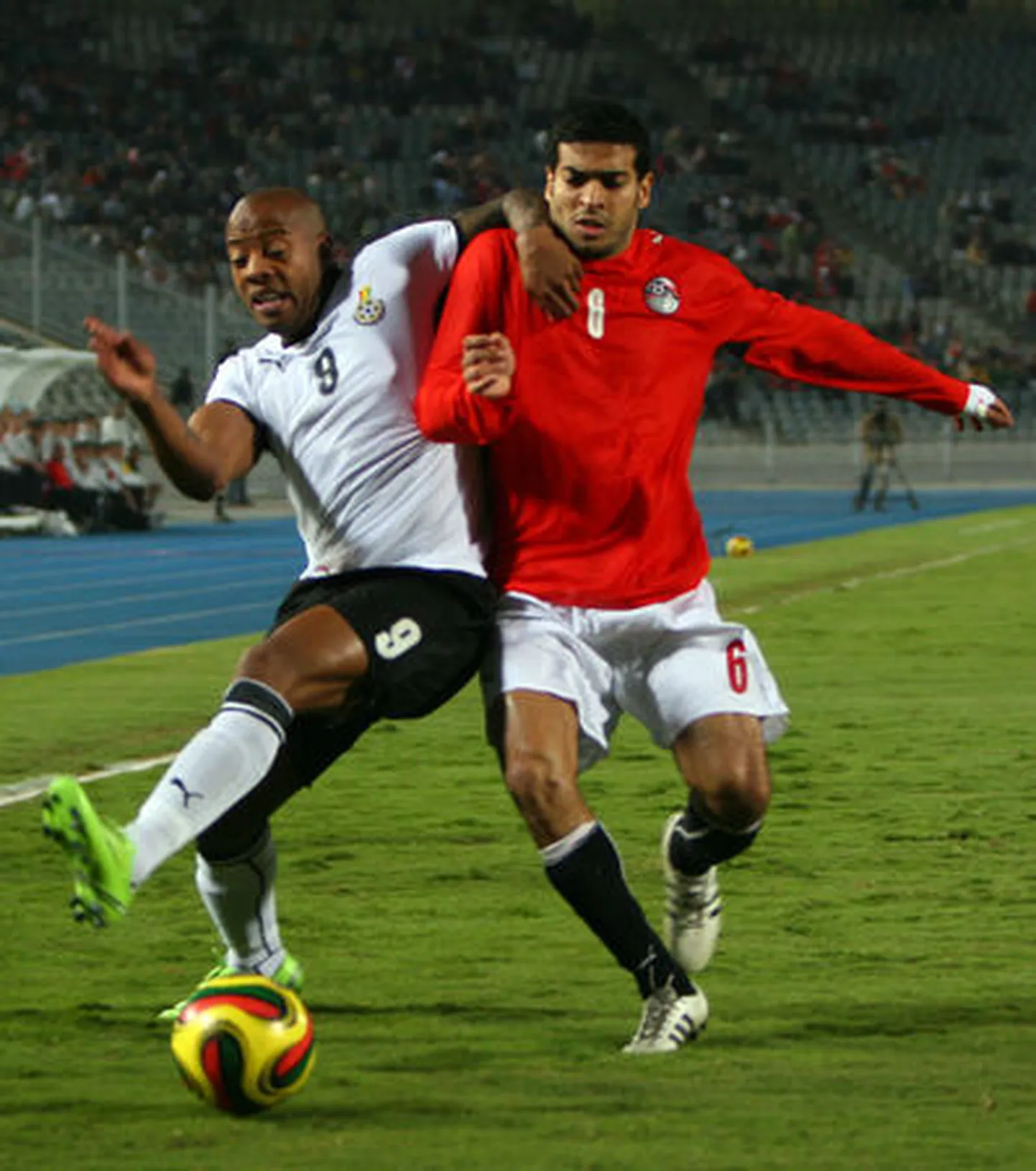 Junior Agogo (vasakul).