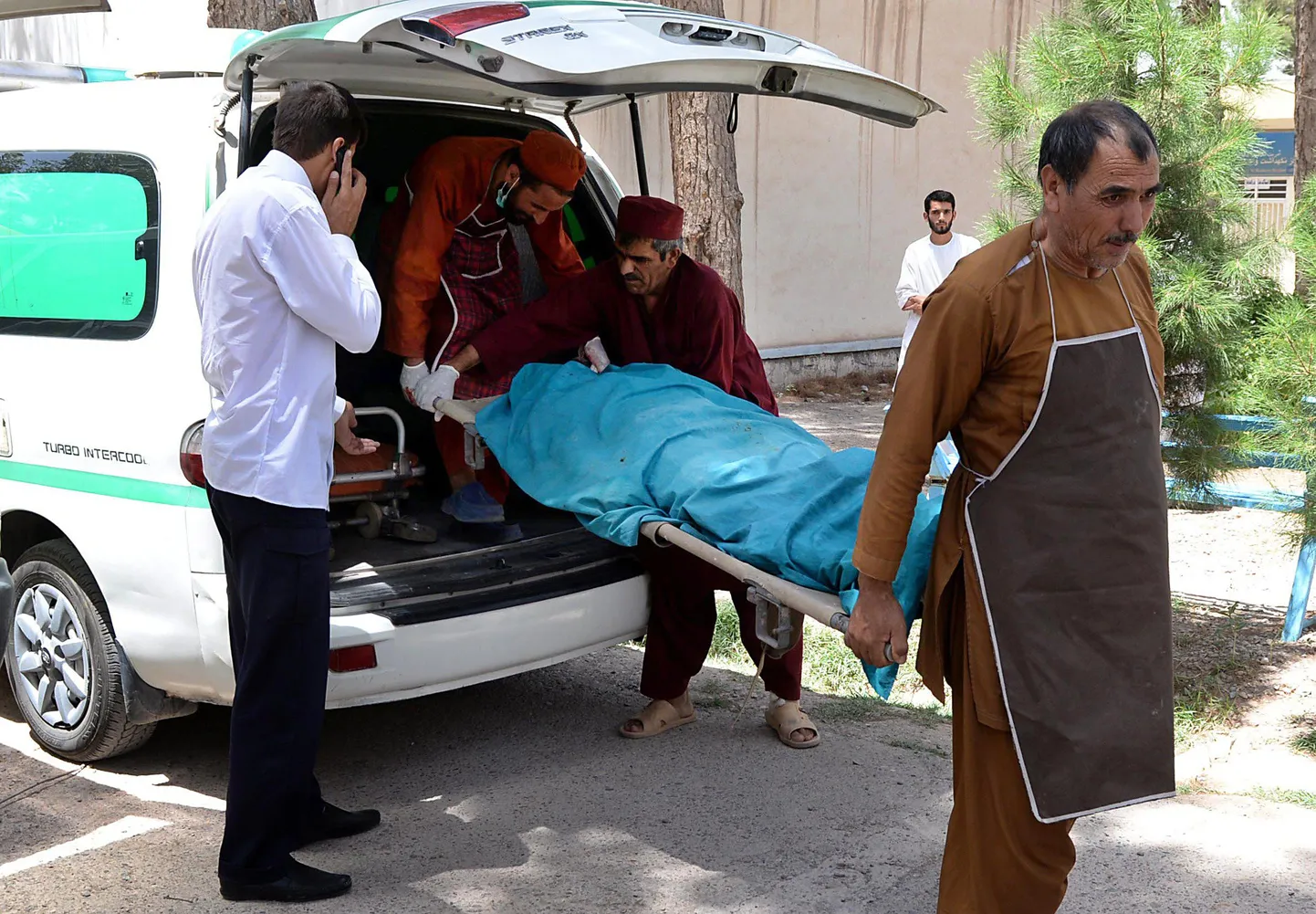 Tapetud abitöötaja toimetati Herati haigla surnukuuri.