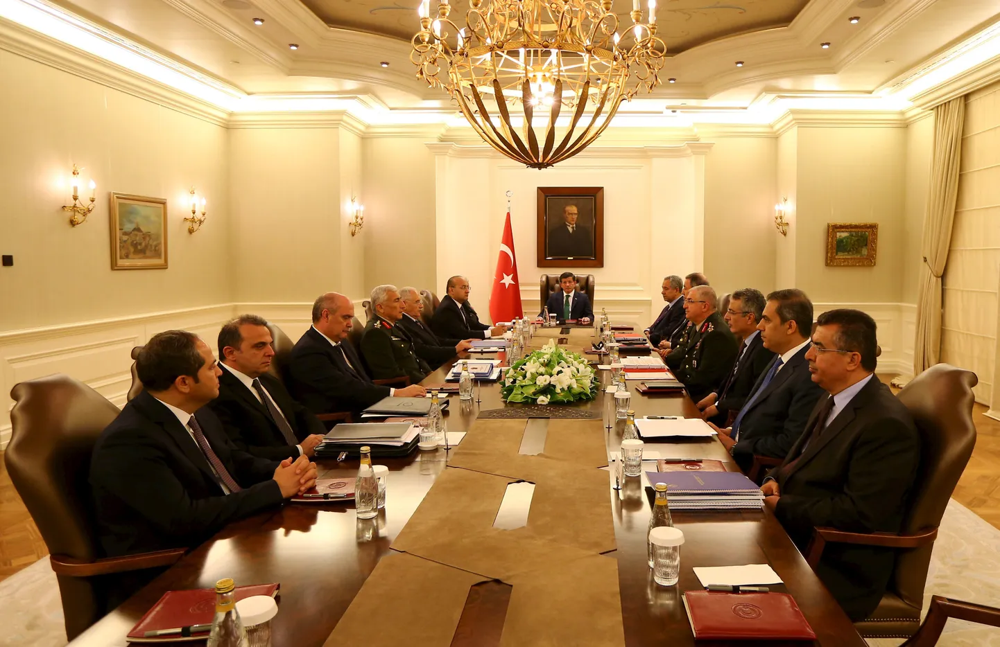 Türgi peaminister Ahmet Davutoglu julgeolekunõukogu istungit juhatamas.