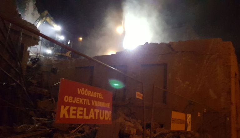 Tallinnas Kotzebue tänaval lammutati osa kunagisest tööstushoonest