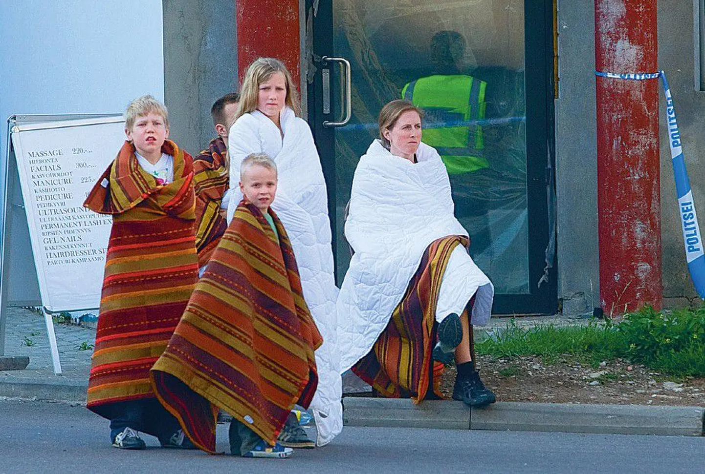 Kalev Spa hotelli kliendid pidid päästetööde ajal ootama hotelli juures lageda taeva all.