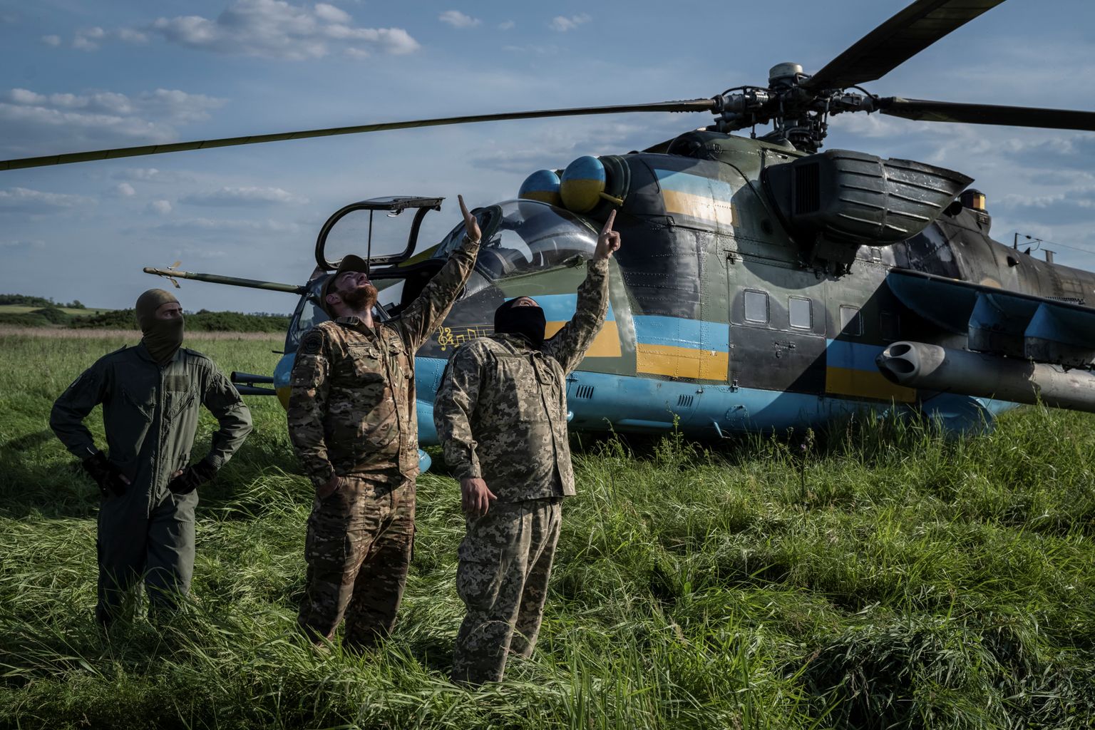 Украинские военные вчера во время учений в Днепропетровской области.