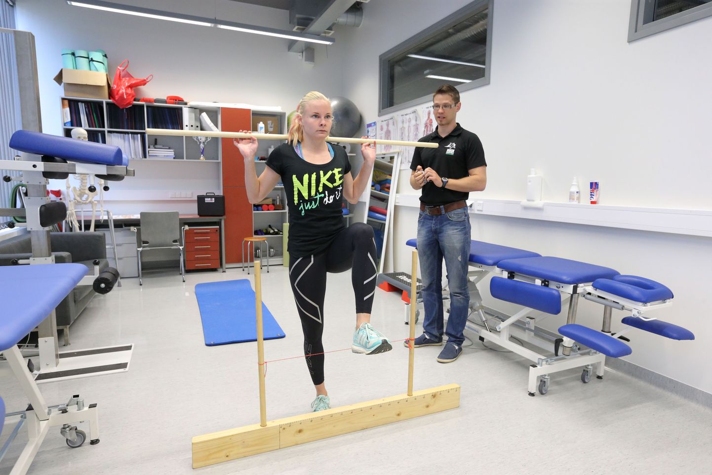Tartu Ülikoolis hakatakse õpetama liikumisnõustamist. Pildil on füsioteraapia tudeng Maarja Kalev ja  doktorant Mati Arend.
ma/Foto MARGUS ANSU POSTIMEES