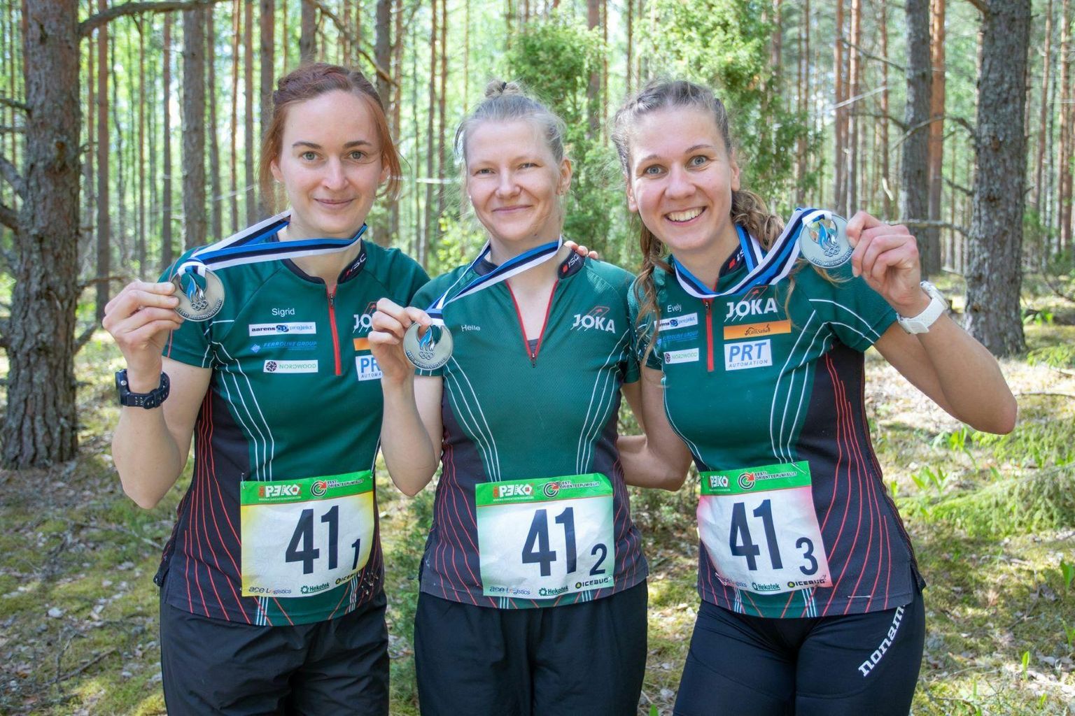 JOKA teatenaiskond Sirgrid Ruul (vasakult), Helle Hallik ja Evely Kaasiku võitsid seekord hõbemedali.