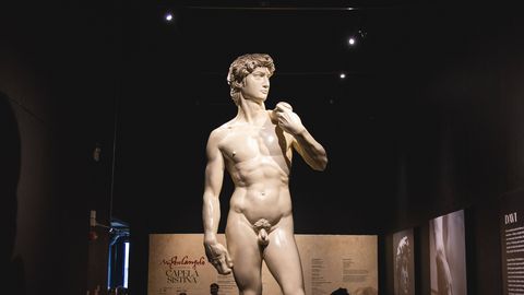 MINIVIKTORIIN ⟩ Millise Firenzest pärit skulptori tuntumad teosed on «Püha Markus» ja «Madonna lapsega»?