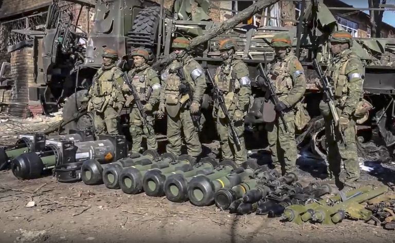 Venemaa kaitseministeeriumi avaldatud foto, mille allkirja kohaselt on Vene sõdurid Ukrainas Donetski piirkonnas saanud enda kätte Ukraina väeüksuste poolt maha jäetud tankitõrjerakette. Foto on dateerimata