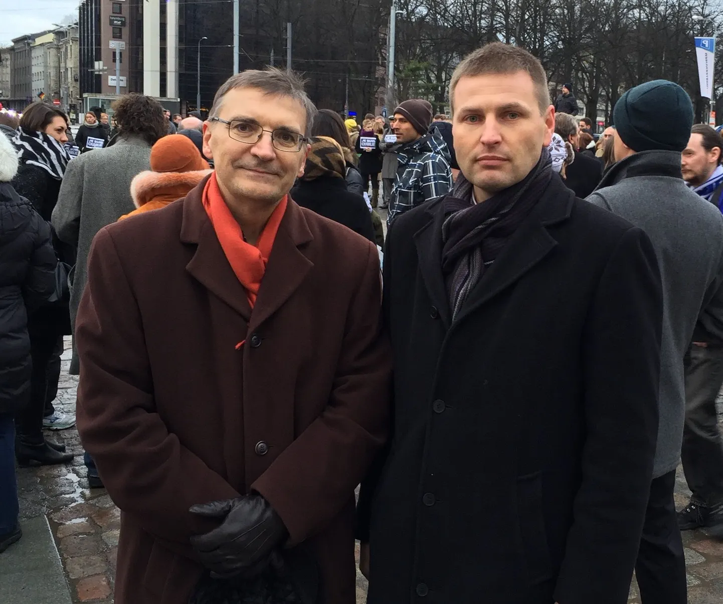 Hanno Pevkur koos Prantsuse suursaadiku Michel Raineriga.
