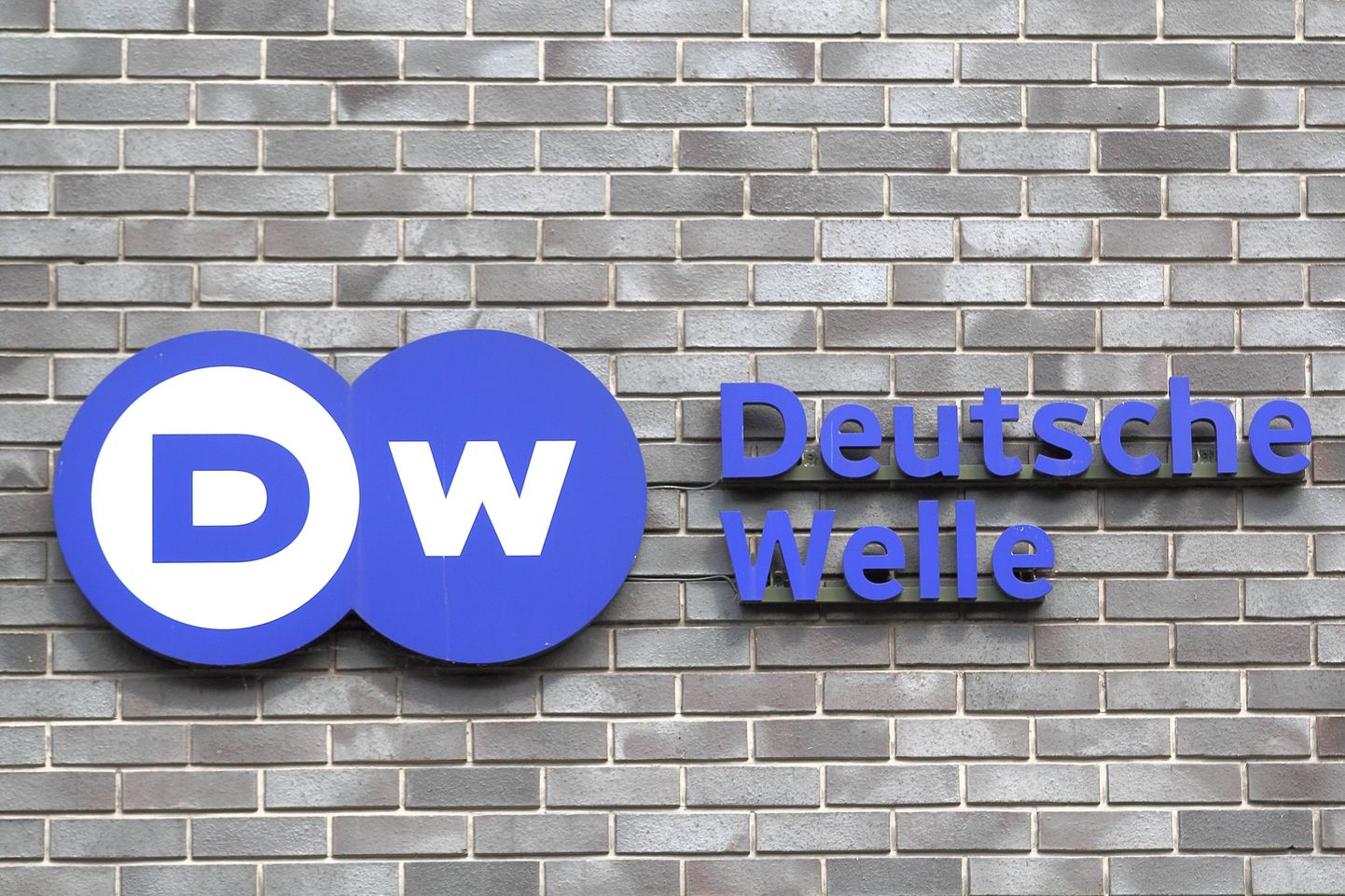 Deutsche Welle logo Berliinis asuval meediamajal.