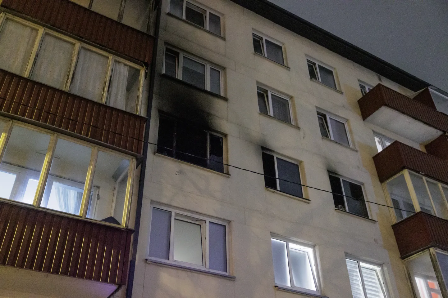 Uus-Maleva tänaval asuv maja pärast tulekahju kustutamist 25. detsembril.