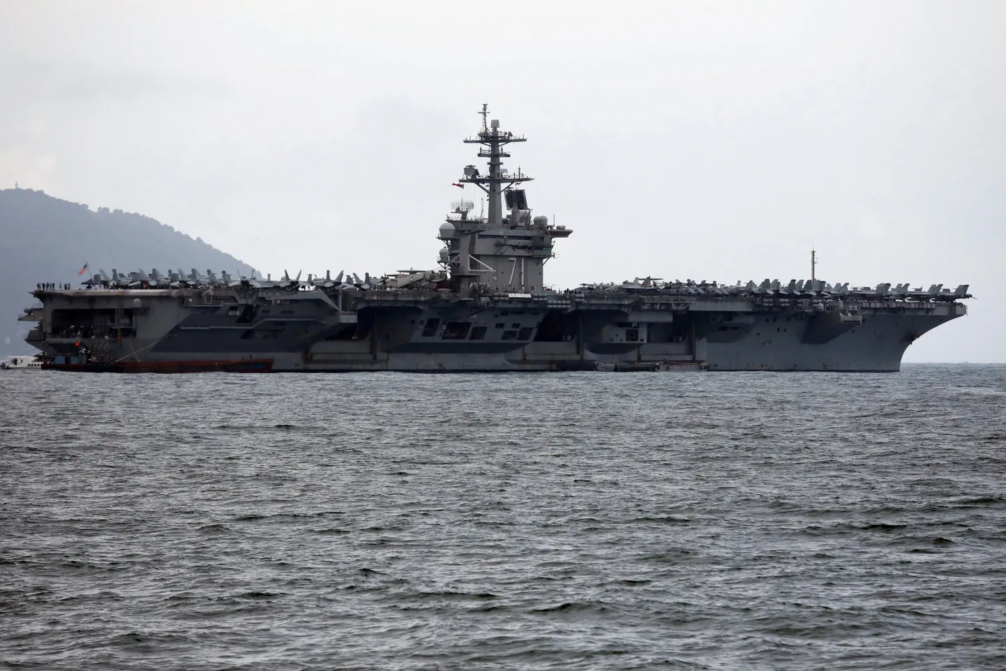 Эсминец ВМС США USS Roosevelt.