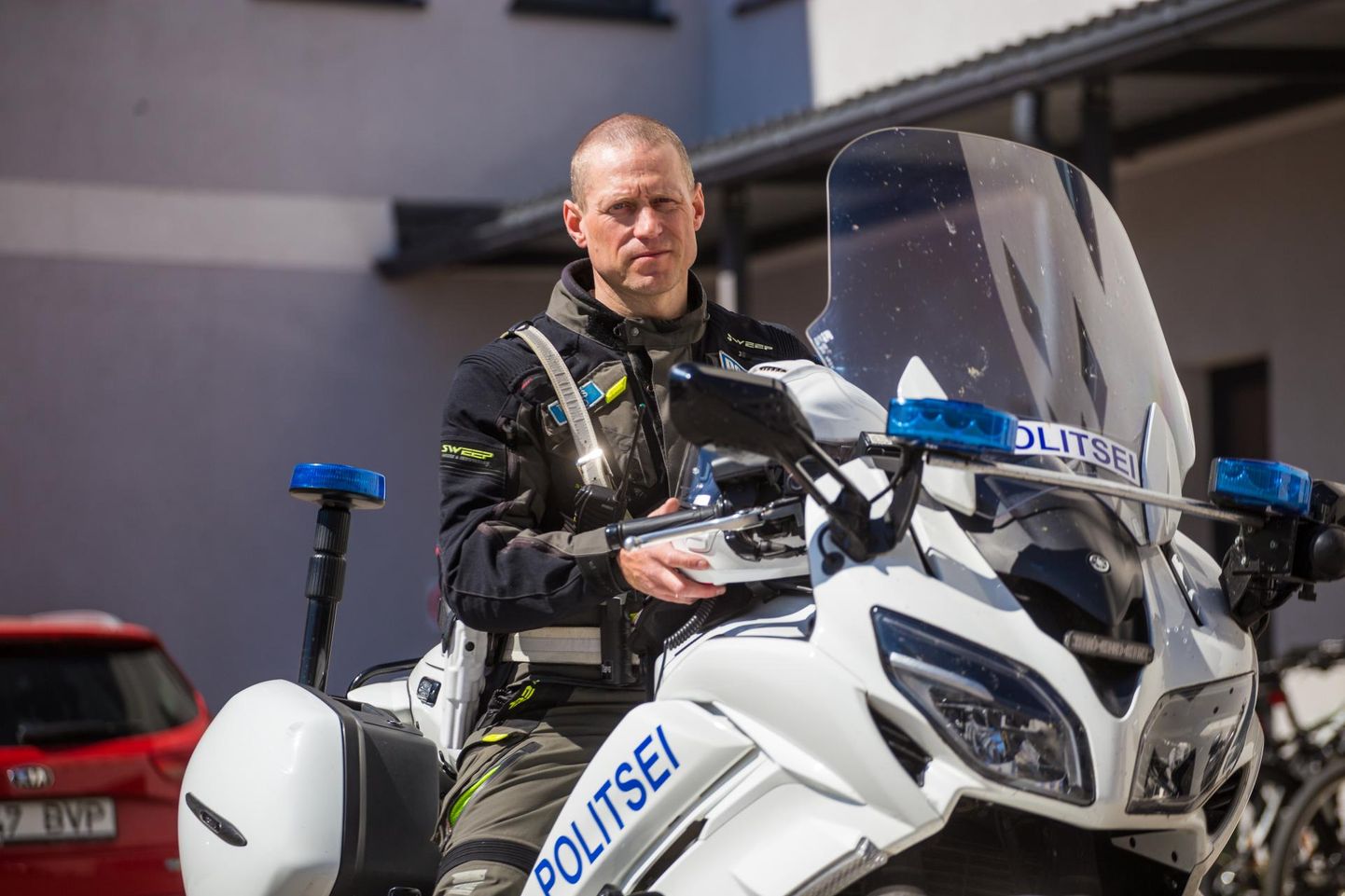 Eestis suurima hulga läbisõidukilomeetreid kogunud motopolitseinikul Toomas Kivilol on kasutuses juba neljas ametitsikkel – Yamaha FJR 1300.