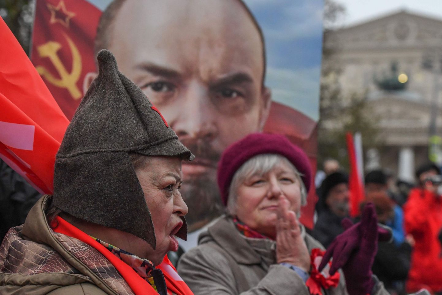 Московская демонстрация в честь столетия Октябрьской революции.