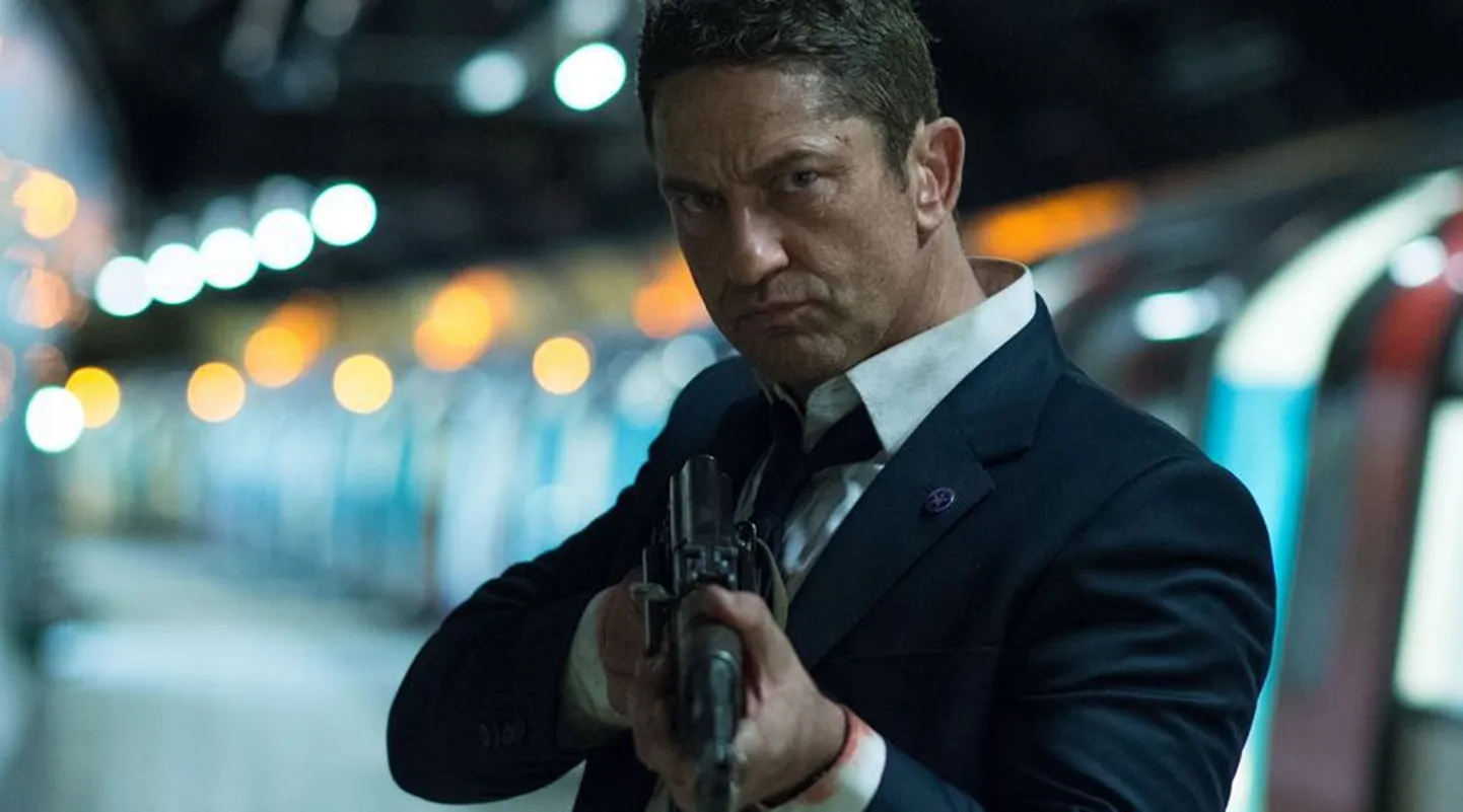 Gerard Butler kannab Roman Tavasti töökojas vamistatud rinnamärki, mida on mitmel korral näha ka suures plaanis.