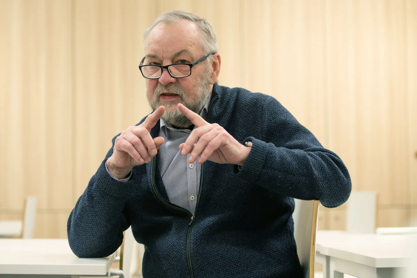 Maailma eri nurkades asuvates ooperimajades üle 80 lavastuse teinud Neeme Kuningas toob nüüd koos oma Kohtla-Järve gümnaasiumi õpilastega publiku ette "Virumaa dekameroni".