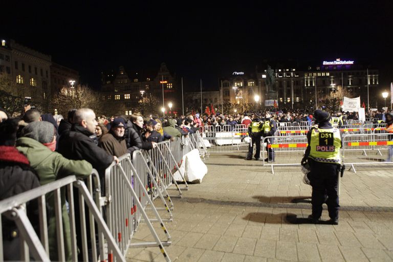 PEGIDA vastaseid kogunes Malmösse toetajatest ligi sada korda enam.