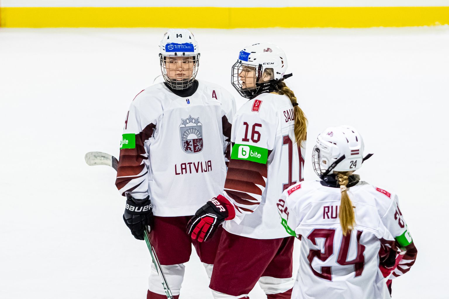 Latvijas sieviešu U-18 izlases hokejistes