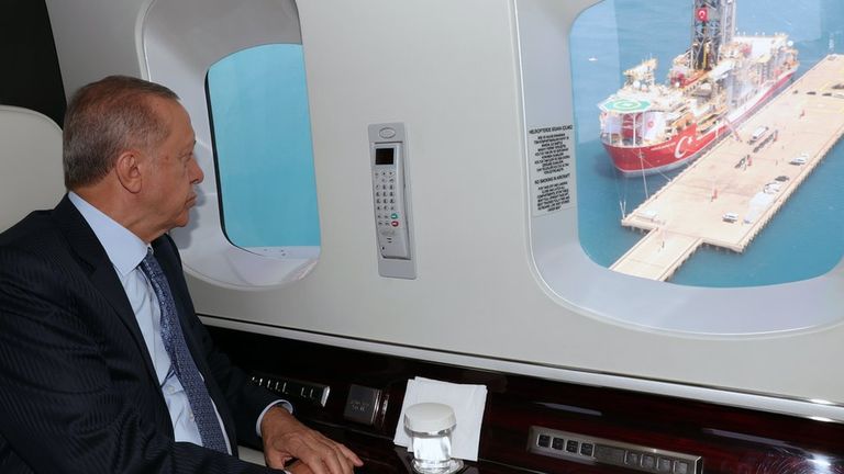 Эрдоган осматривает буровое судно Abdülhamid Han