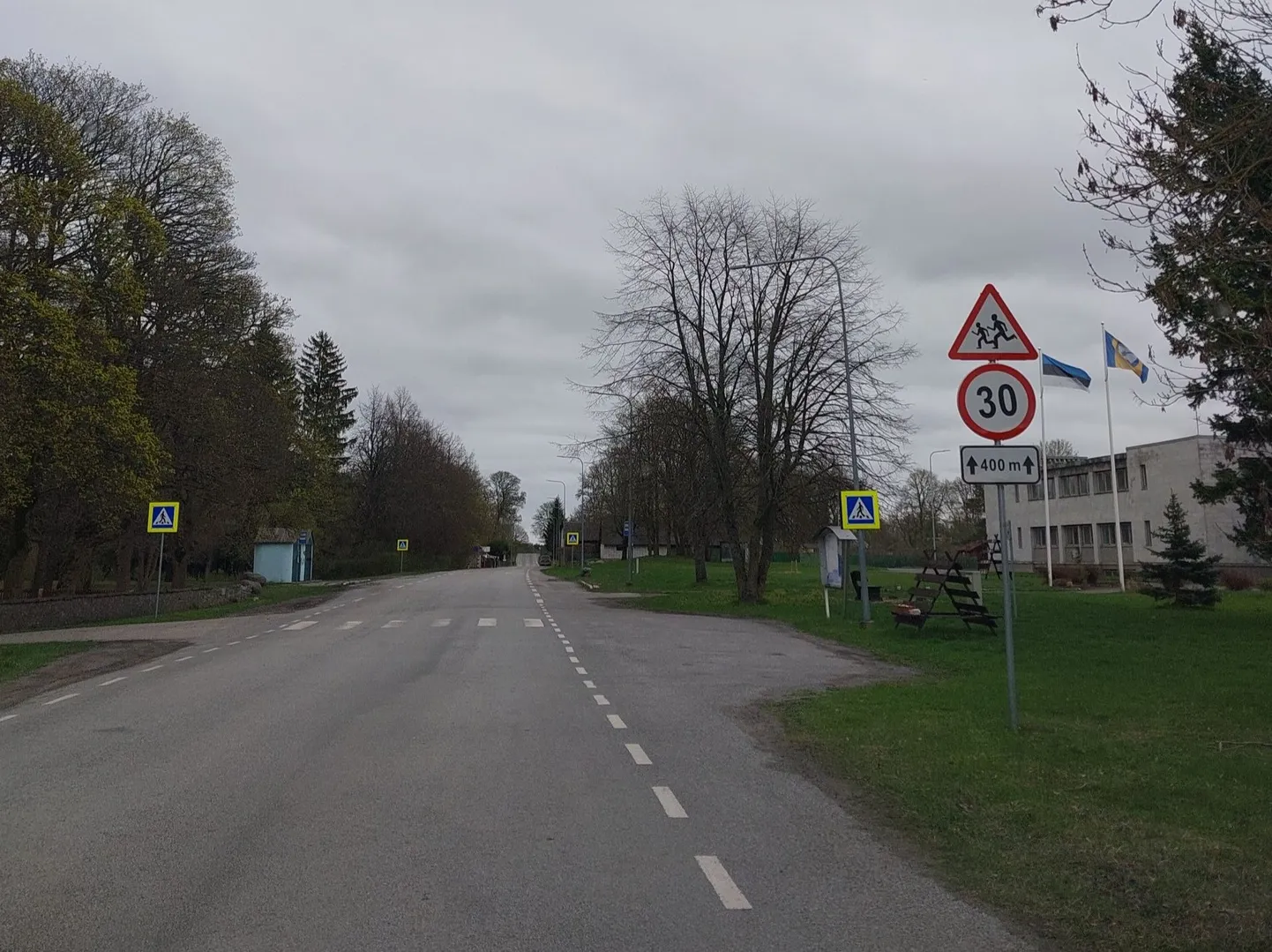VAJALIK MUUDATUS: Teiste hulgas soovisid sellel teelõigul 30 km/h piirangut turvalisuse pärast muretsevad lapsevanemad.
