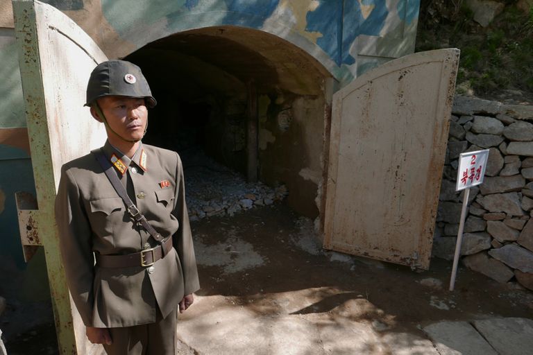 Põhja-Korea hävitas välisajakirjanike ees tuumakatsetuste polügooni. Pildi sissepääs ühte polügoonil asunud tunnelisse enne õhkimist