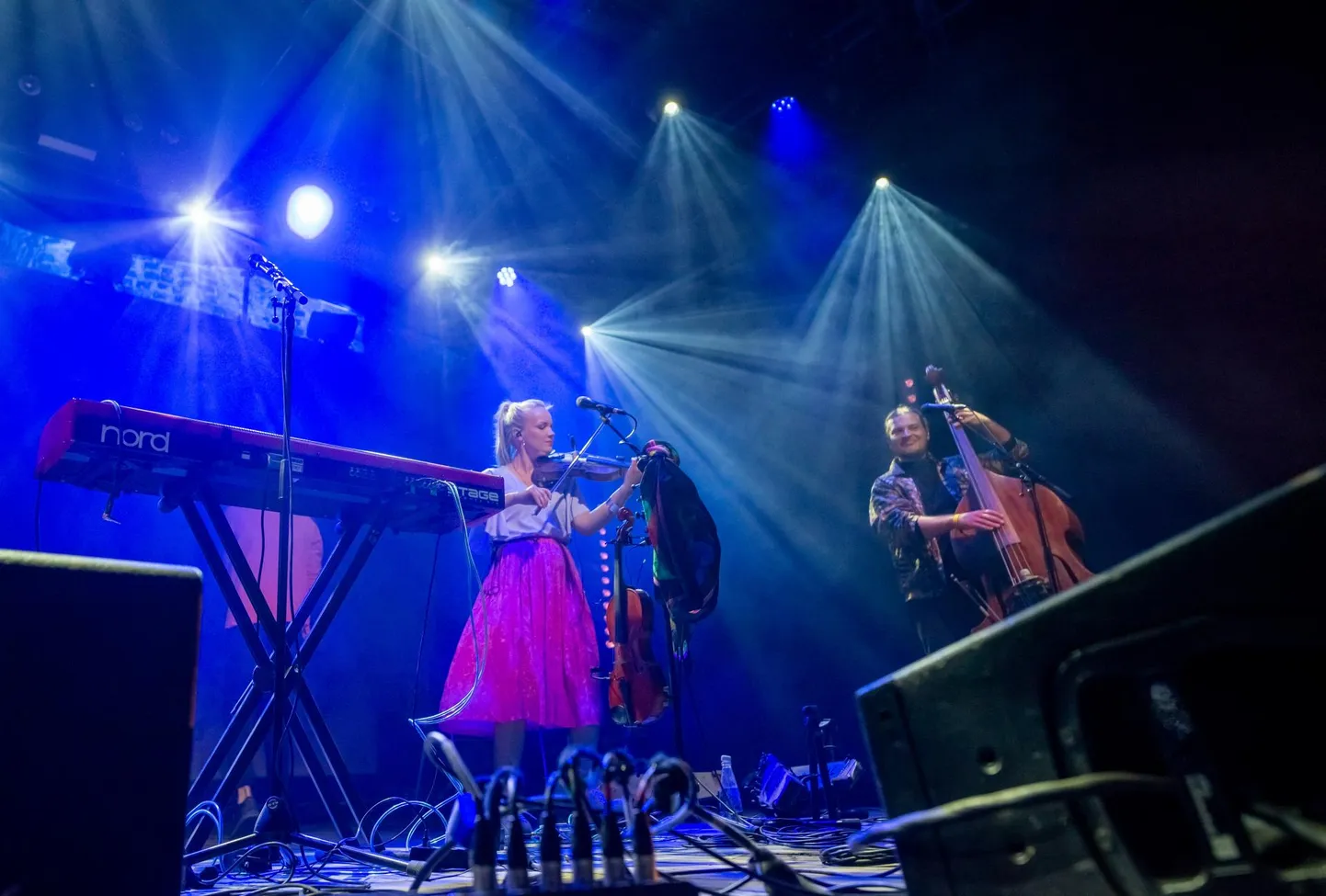 Elektroonilise pärimusmuusika ansambel Tintura esitleb kolmandat albumit "Tee Säärekülast" Viljandi pärimusmuusika festivalil.