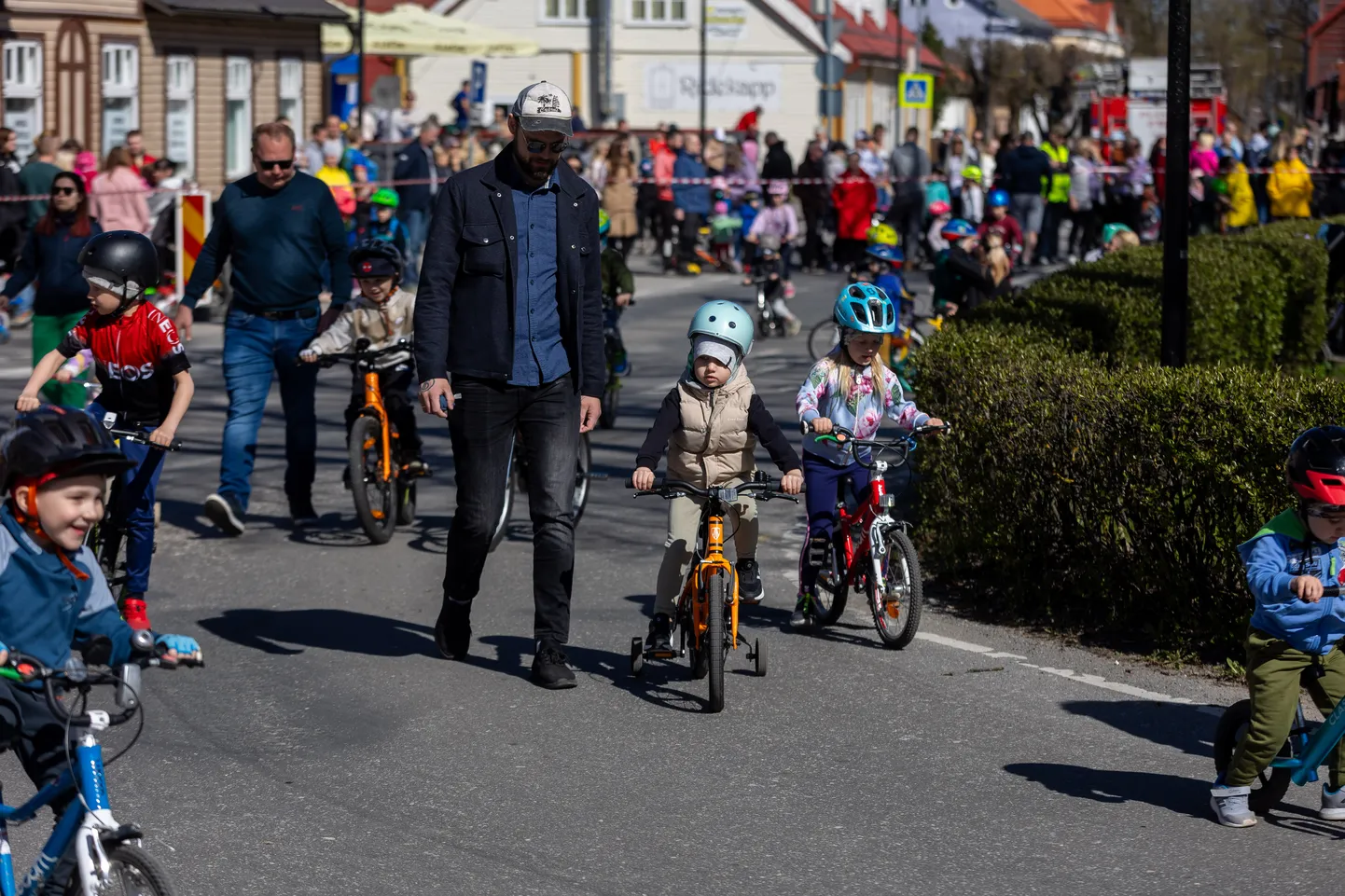 Paide eelkooliealiste laste rattaralli