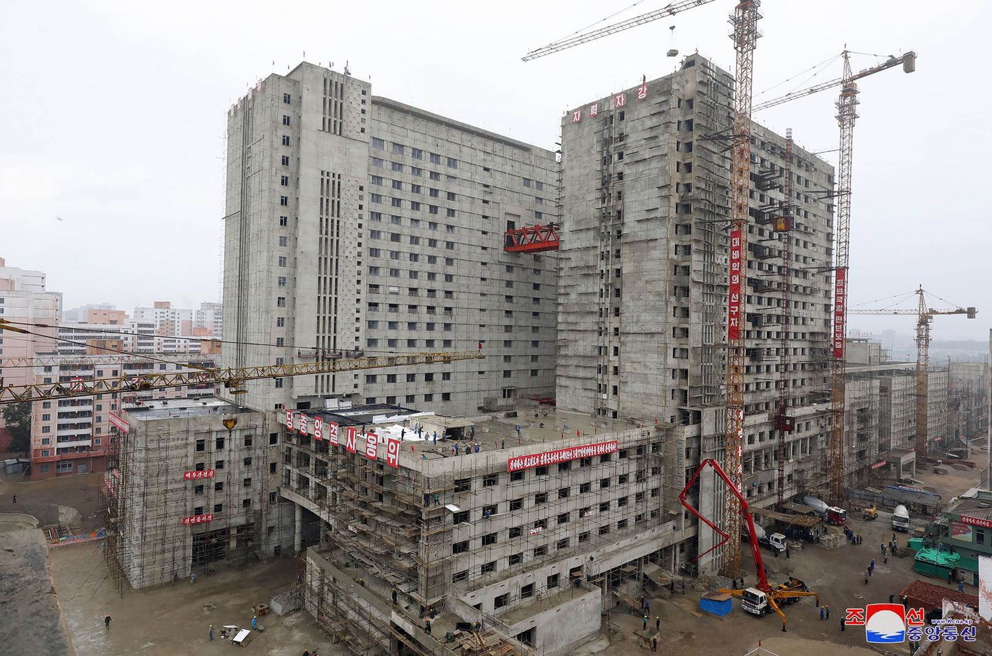 Pyongyangi uue keskhaigla ehitus.