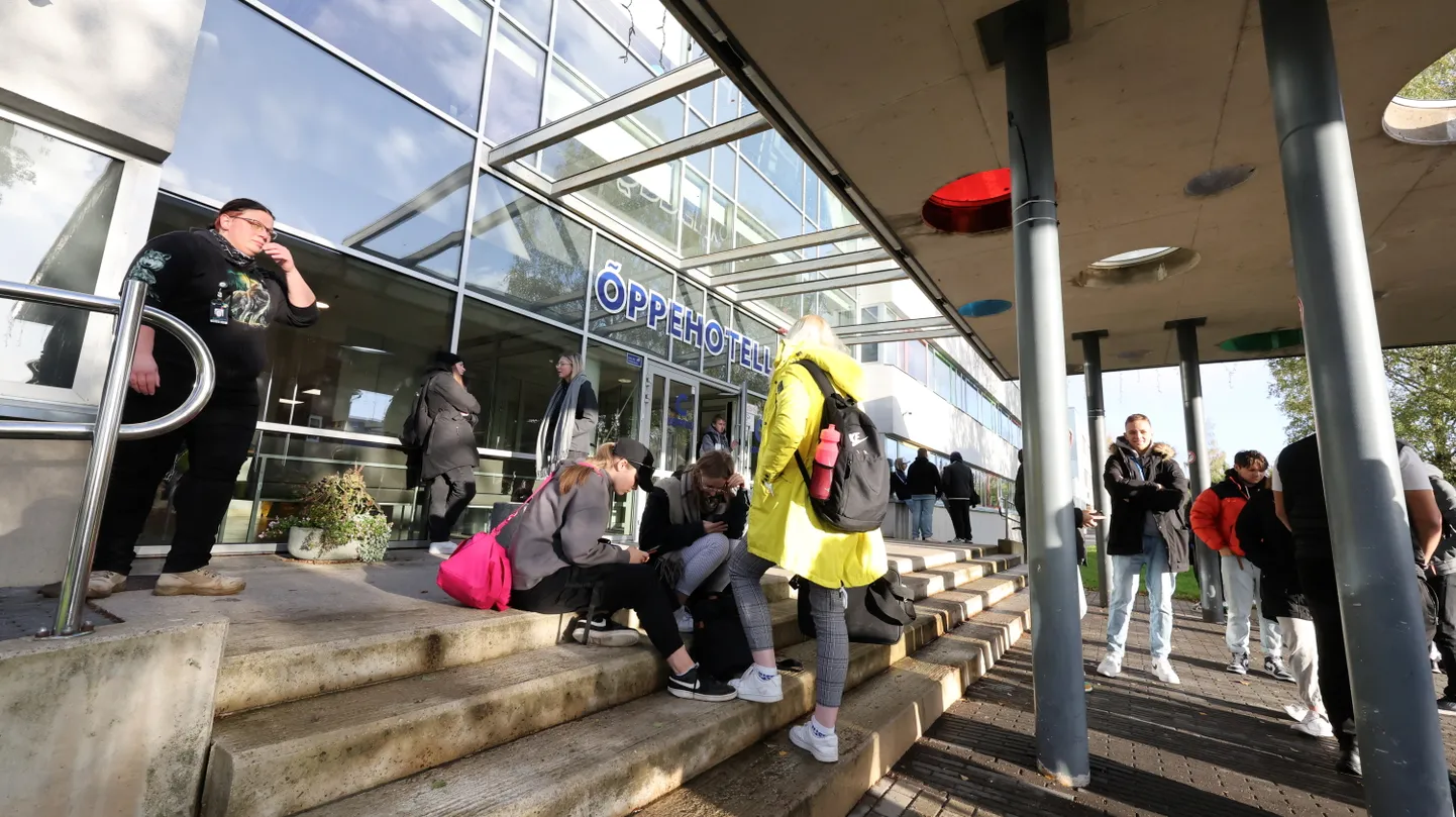 Pommiähvardus saatis teiste seas koju ka Tartu rakendusliku kolledži õpilased.