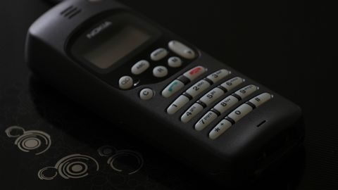 А вы помните, сколько стоили звонки по мобильному телефону в 1993 году в Эстонии?