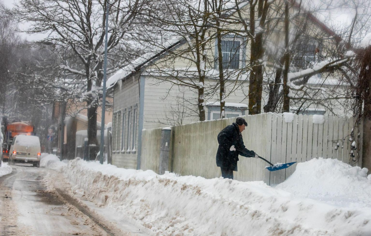 Kõige paksem lumikate mõõdeti Pärnus 16. detsembril, kui lume paksus ulatus 37 sentimeetrini.