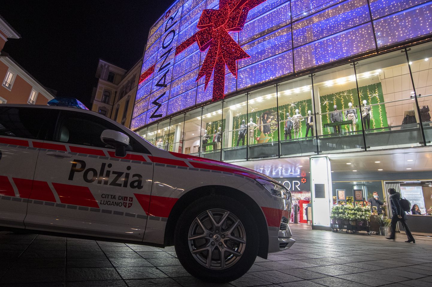 Полиция у швейцарского торгового центра
