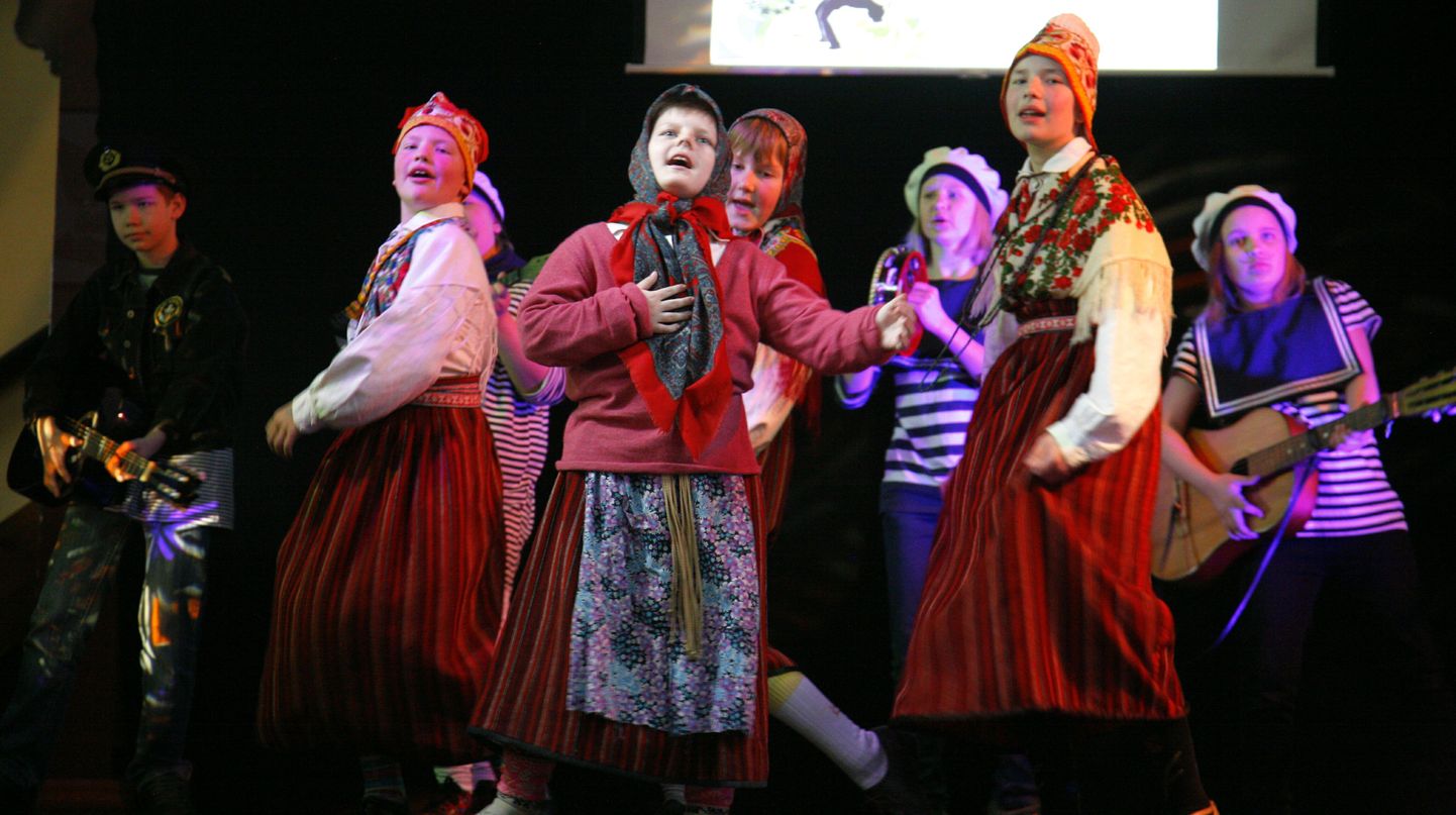 "Playback 2010" publiku lemmikuks osutusid Kihnu Virvet ja tema kaaskonda jäljendanud Pärnu ühisgümnaasiumi lapsed.