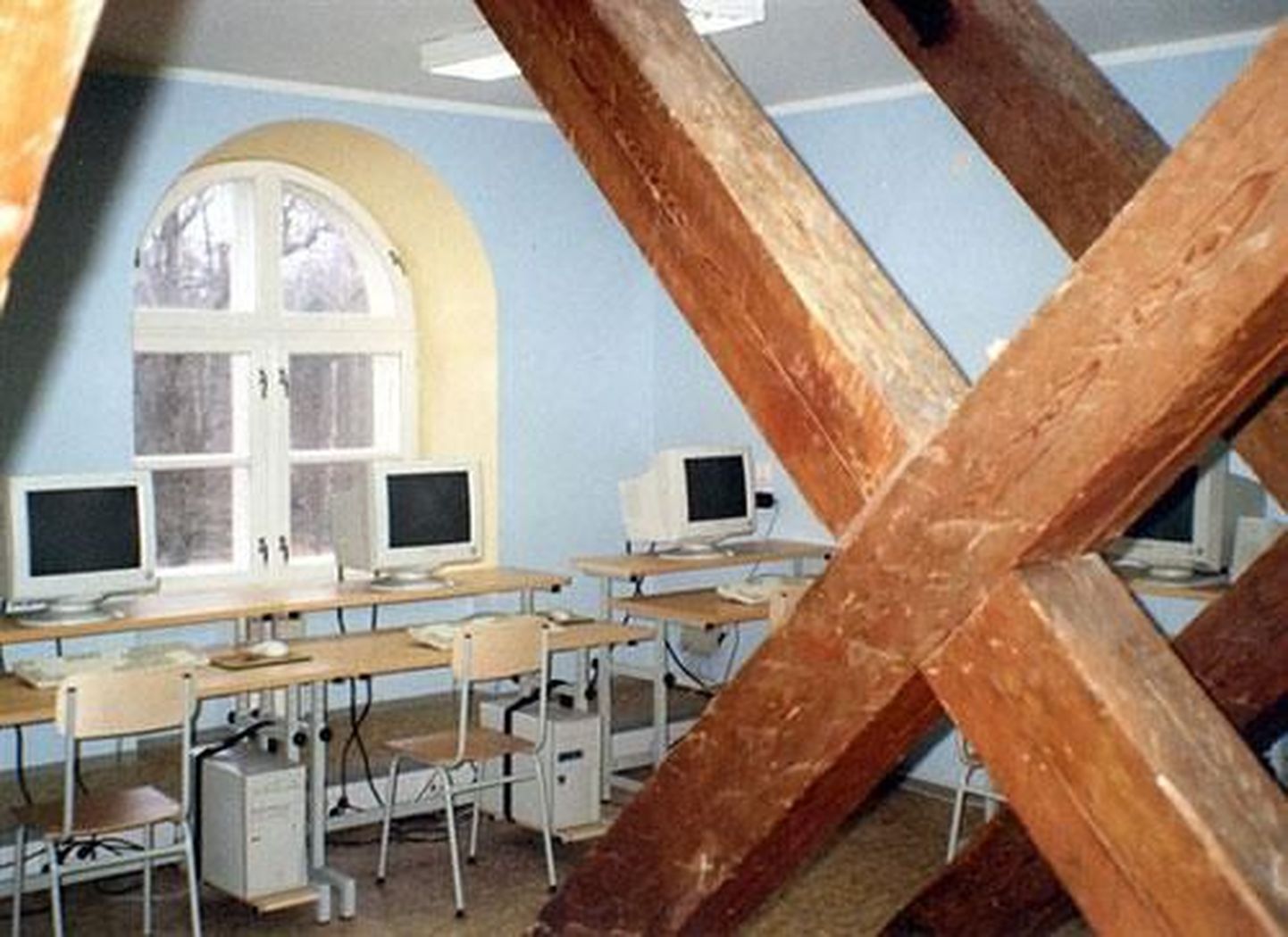Tihemetsa kooli arvutiklass.