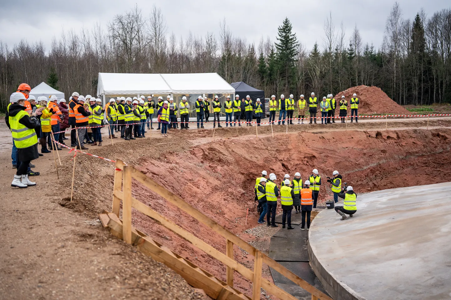 Saarde tuulepargi nurgakivi panemine