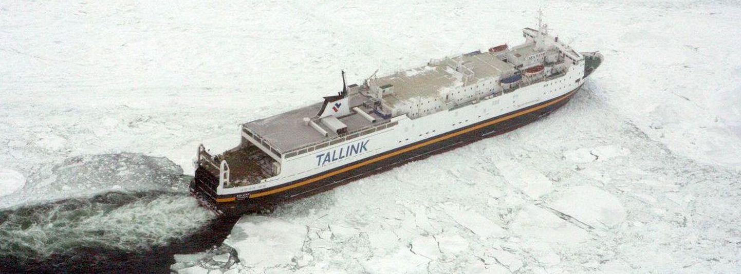 Tallinki kaubalaev SeaWind jäävangis.
