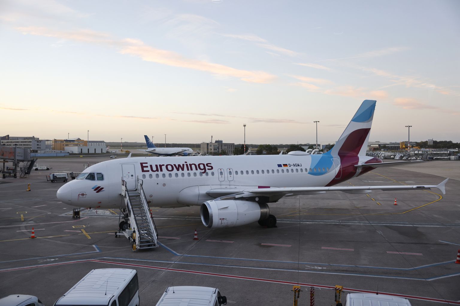 Vācijas zemo cenu lidsabiedrības "Eurowings" lidmašīna.