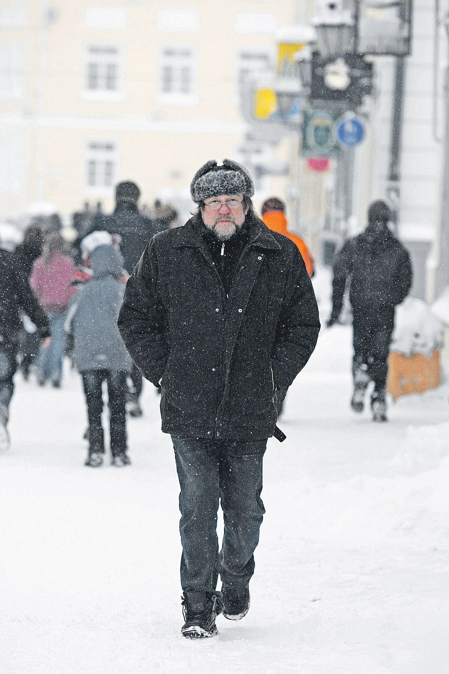 Kui Ants Tammur veel tööl käis, unistas ta, et saaks mõni päev lihtsalt niisama olla. Nüüd on aega jalutada, kuid hinges on rahutus, sest vaim pole harjunud niisama uitama, vaid tööd tegema.